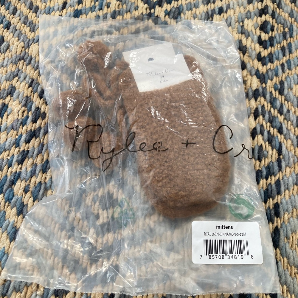 NWT. Rylee + Cru rust color mittens. 0-12 mons.
